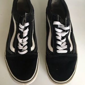 Vans black tennis shoes